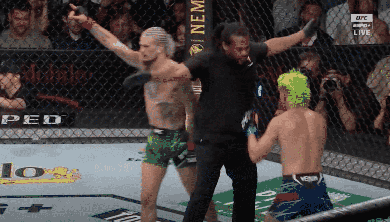 Sean O’Malley Stops Durable Kris Moutinho With Late Flurry – UFC 264 Highlights
