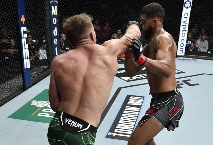 Dricus Du Plessis Flattens Trevin Giles With Huge Second Round KO – UFC 264 Highlights