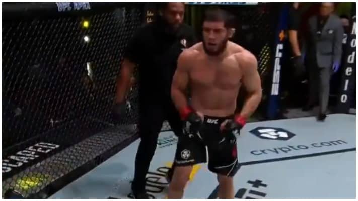 Islam Makhachev Submits Thiago Moises – UFC Vegas 31 Highlights