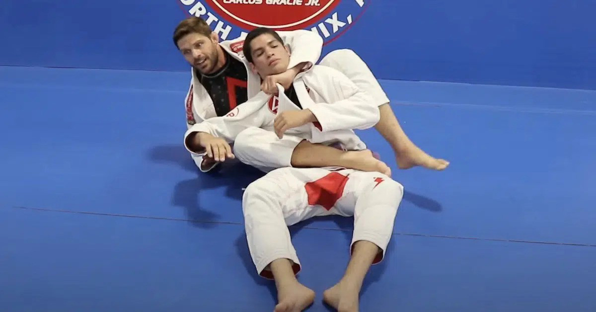 BJJ Basics - Lapel Choke by Roger Gracie 