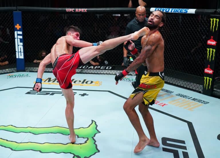 Ignacio Bahamondes KO’s Roosevelt Roberts With Huge, Buzzer-Beating Wheel Kick – UFC Vegas 34 Highlights