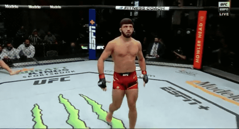 Arman Tsarukyan Coasts Past Christos Giagos With First Round Knockout – UFC Vegas 37 Highlights