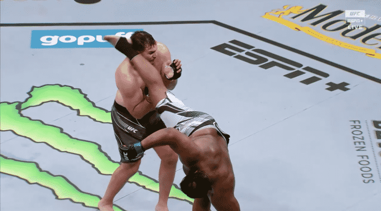 Chris Barnett Stops Gian Villante With Huge Wheel Kick, Celebrates With Frontflip – UFC 268 Highlights