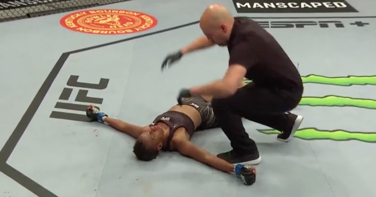 Molly McCann Stops Luana Carolina With Stunning Spinning Back Elbow KO - UFC London Highlights 1 Molly McCann