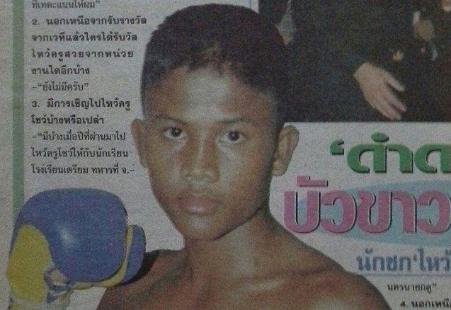 9 Facts About Muay Thai Superstar Buakaw Banchamek That Will Blow Your Mind 2 Fan to fighter