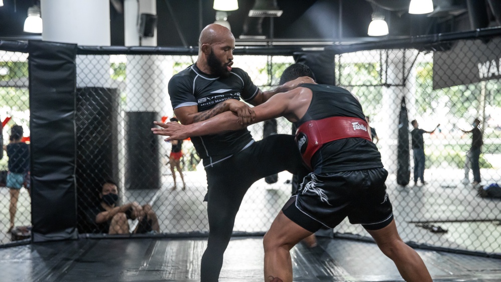 Breaking Down Demetrious Johnson’s Style Of Fighting 2 Demetrious Johnson Body Kick