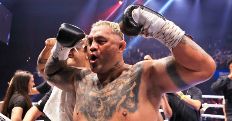 Mark Hunt brutally KO’s Sonny Bill Williams in vintage ‘Super Samoan’ fashion – Boxing Highlights