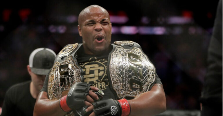 Daniel Cormier admits he continued his career for too long: “I should have retired after Derrick Lewis”