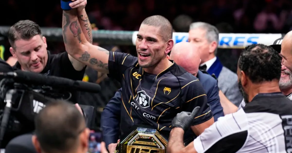 Alex Pereira urges Israel Adesanya to thank referee for UFC 281 stoppage: 'Thank him for saving your life' 1 Alex Pereira