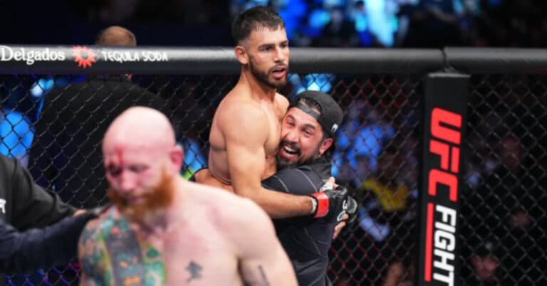 Yair Rodriguez submits Josh Emmett via second-round triangle to capture interim featherweight title – UFC 284 Highlights