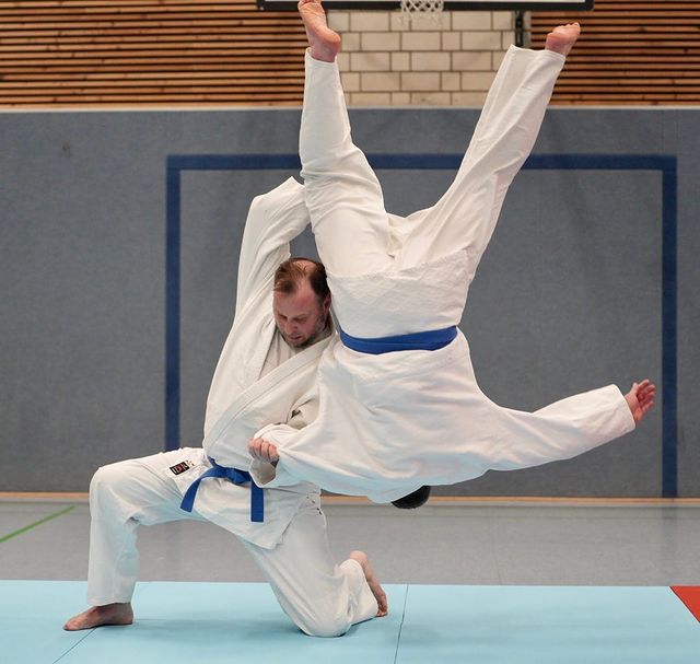 Judo Throws: A Complete List and 12 Most Versatile For Gi/No-Gi 4 Kata-Guruma