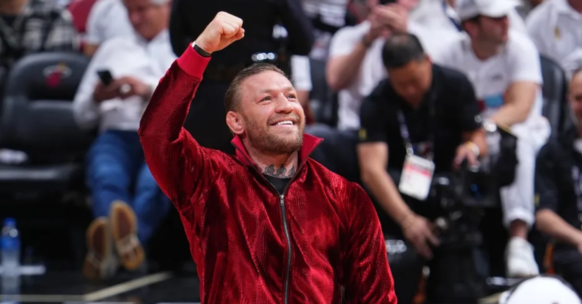 Twitter react to Conor McGregor sending mascot to ER his first win in 5 years