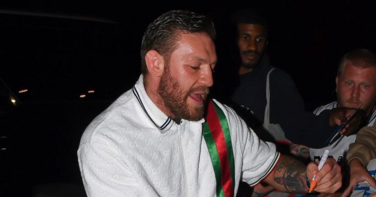 Video - UFC star Conor McGregor signs autographs in New York in wake of latest sexual assault allegations 1 Conor McGregor signs autographs in New York amid sexual assault allegations UFC