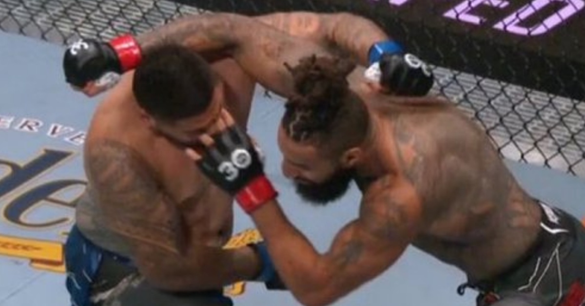 Justin Tafa suffers horrifying injury following unintentional eye-poke - UFC Jacksonville Highlights 1 Justin Tafa