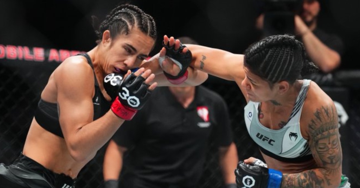 Denise Gomes blitzes Yazmin Jauregui, scores fastest finish in strawweight history - UFC 290 Highlights 1 Denise Gomes