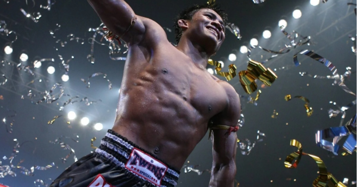 Buakaw scores Victory over Saenchai in battle of Muay Thai legends at BKFC Thailand 5 1 Buakaw vs saenchai