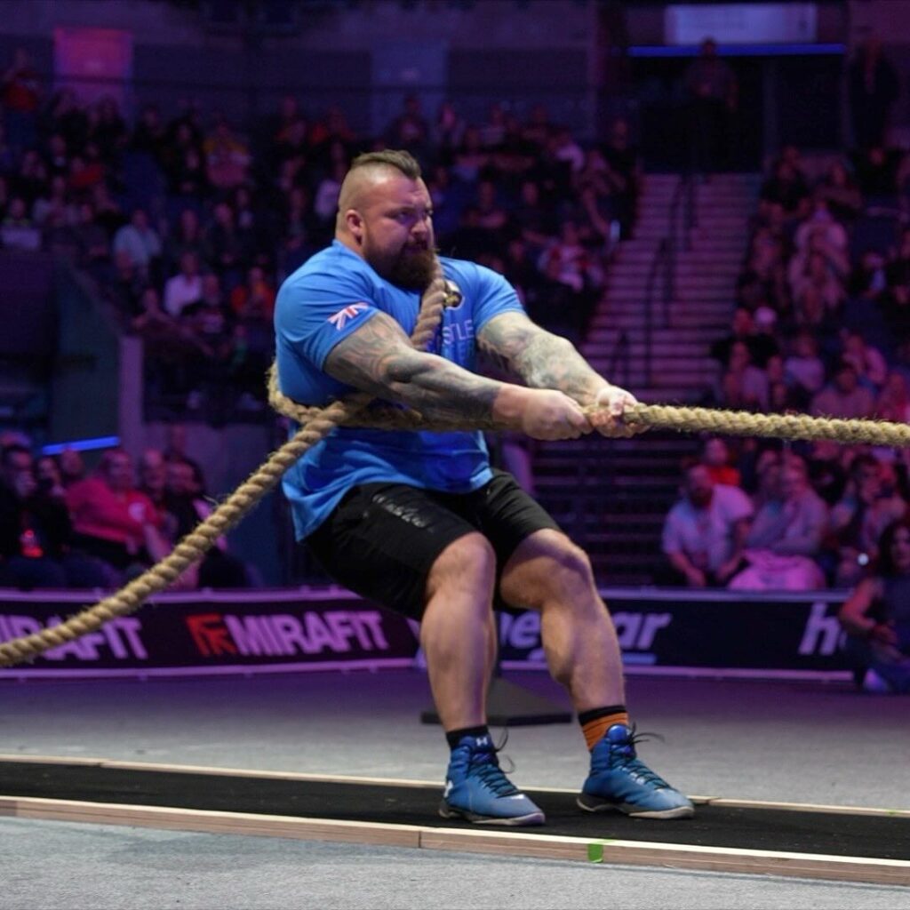 Eddie Hall pulling rope