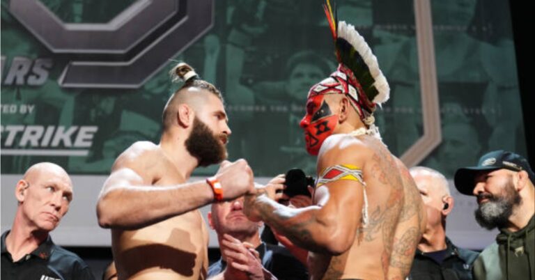Video – Alex Pereira paints face, wears huge headdress for fired up face off with Jiri Prochazka pre UFC 295