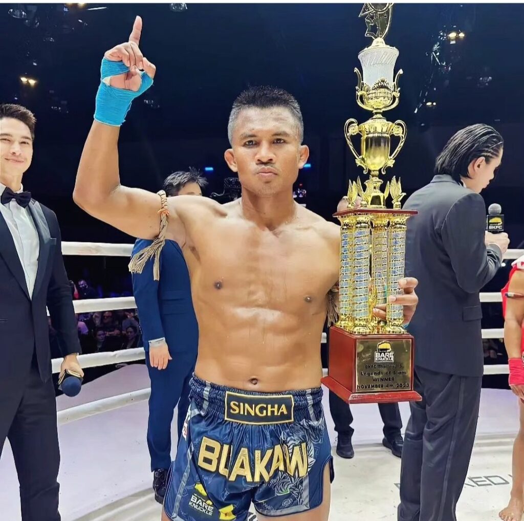 Buakaw beats Saenchai