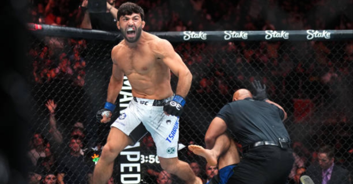 Arman Tsarukyan stops. Beneil Dariush with brutal knee knockout at UFC Austin highlight