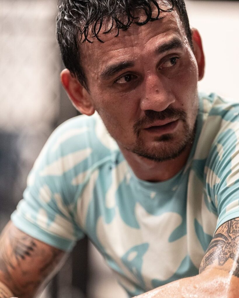 5 UFC Fighters That Are Also Gamers 4 Max Holloway