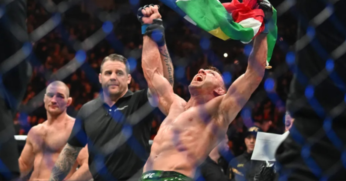 Sean Strickland Shows Off Nasty Eye Injury, Disputes Split-Decision Loss at UFC 297: We All Know I Won' 1 Sean Strickland