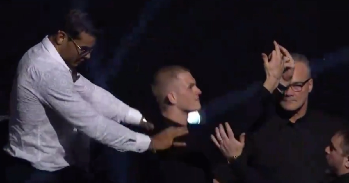 Paulo Costa pushes Ian Garry off stage during UFC 298 press conference flip off fans