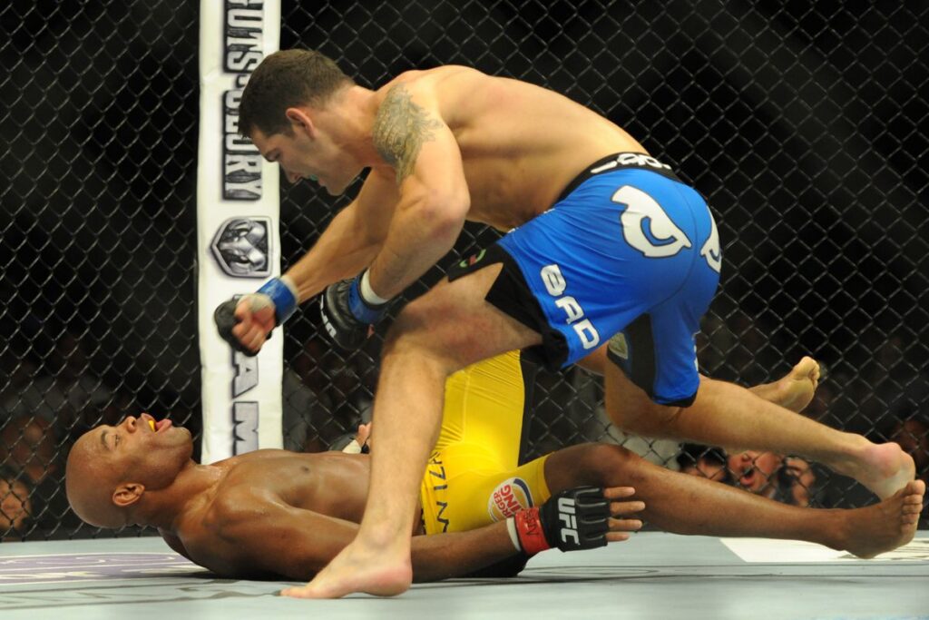 Chris Weidman KOs Anderson Silva