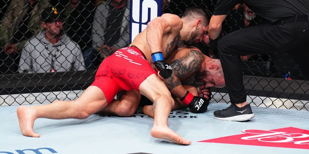 Ilia Topuria defeats Volkanovski at UFC 298