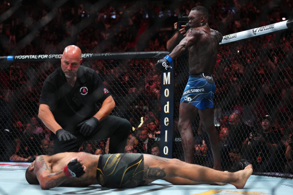 Israel Adesanya KOs Pereira