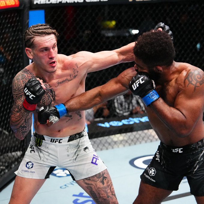 Brendan Allen bags split decision win in Fight of the Year contender with Chris Curtis - UFC Vegas 90 Highlights 2 GKhewDcbsAAq44Z