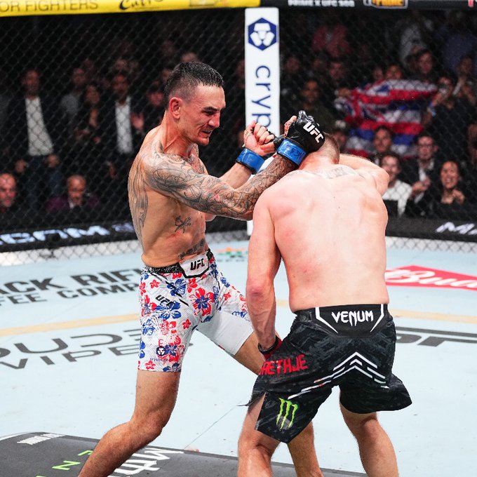 Holloway KOs Gaethje at UFC 300