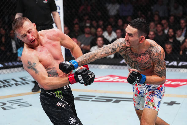 Max Holloway KOs Justin Gaethje