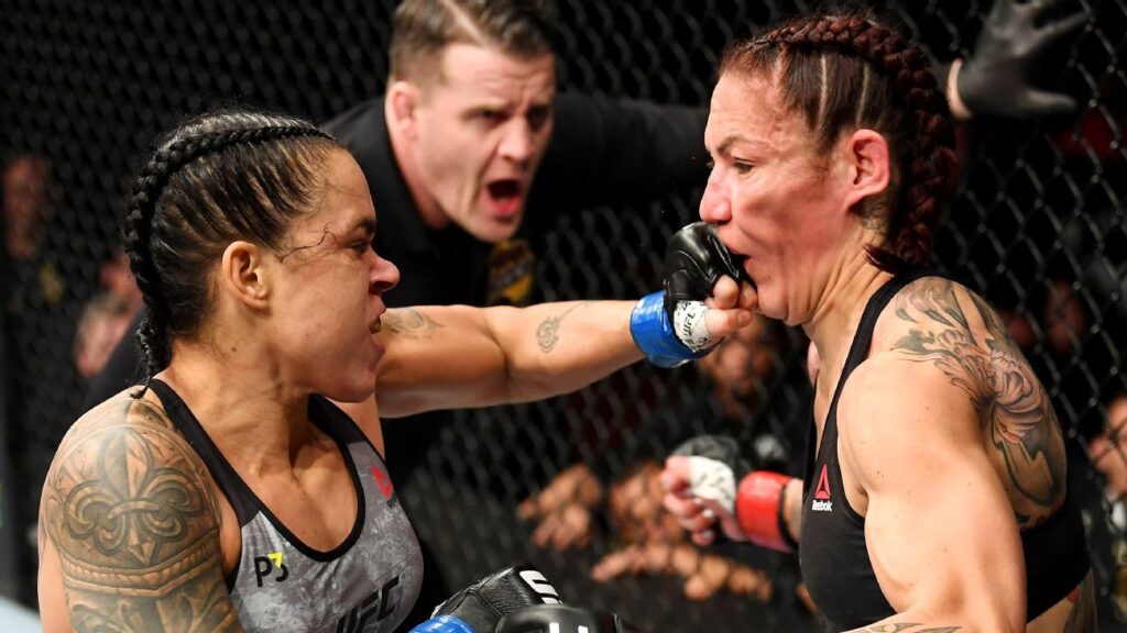 Amanda Nunesa and Cris Cyborg