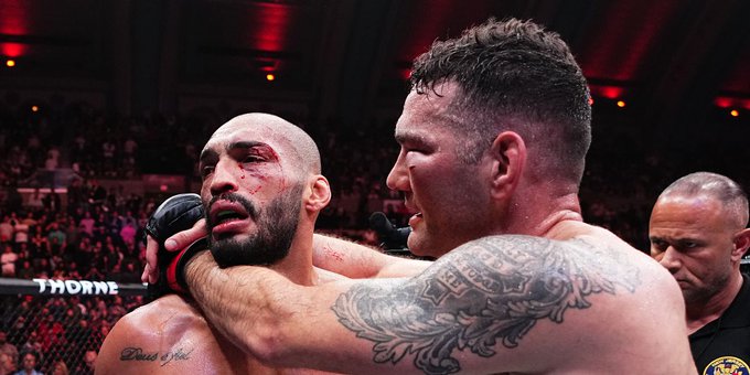 Chris Weidman continues to defend his double eye-poke victory over Bruno Silva: 'MMA is a tough sport' 3 Bruno Silva and Chris Weidman