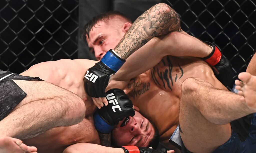 Dustin Poirier refused to give up on guillotine after being told 'no more' by coach Mike Brown at UFC 299 3 Dustin Poirier