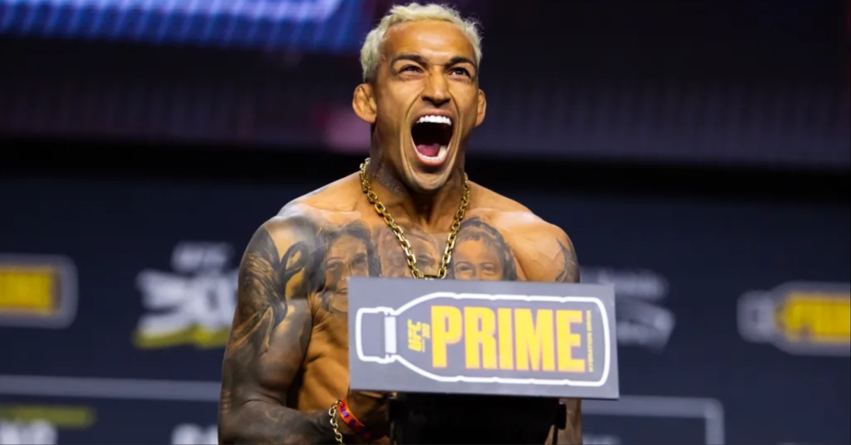 Charles Oliveira offers to serve as backup fighter to Conor McGregor vs. Michael Chandler at UFC 303