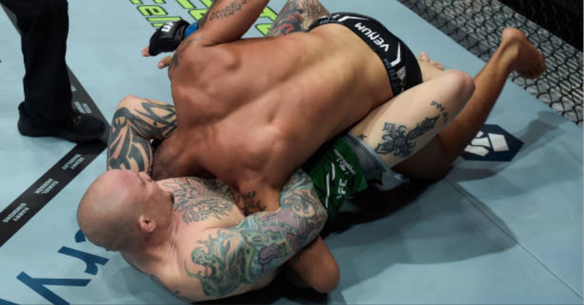 Anthony Smith lands quickfire guillotine over uber prospect Vitor Petrino at UFC 301