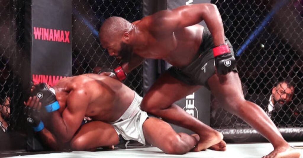 Cedric Doumbe stops Jaleel Willis with first round KO, brings vacuum to arena amid splinter fiasco - Bellator Paris Highlights 4 Cedric Doumbe lands first round KO win over Jaleel Willis brings vacuum to arena after splinter fiasco Bellator Paris Highlights