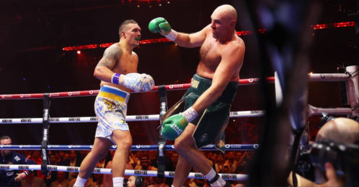 Oleksandr Usyk earns hard fought split decision win over Tyson Fury to win undisputed championship – Highlights