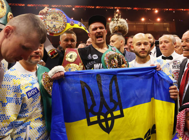 Oleksandr Usyk earns hard fought split decision win over Tyson Fury to win undisputed championship - Highlights 4 Usyk titles