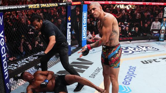 Video - UFC champion Alex Pereira bloodies sparring partner in intense training session 4 Alex Pereira