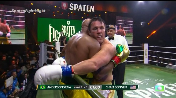 Anderson Silva and Chael Sonnen fight to a draw in uneventful boxing bout - Silva vs. Sonnen Highlights 2 GQKoVu9WEAAgRyG