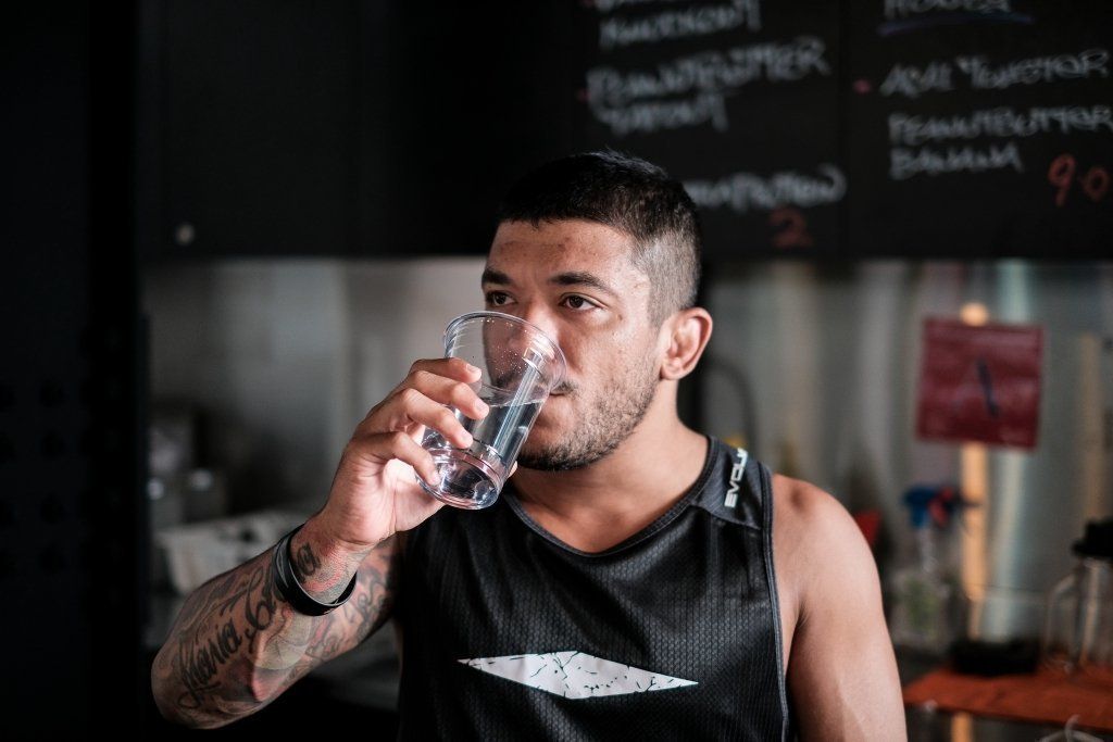 Should MMA Fighters Have Cheat Meals? 2 Alex Silva Drinking Water
