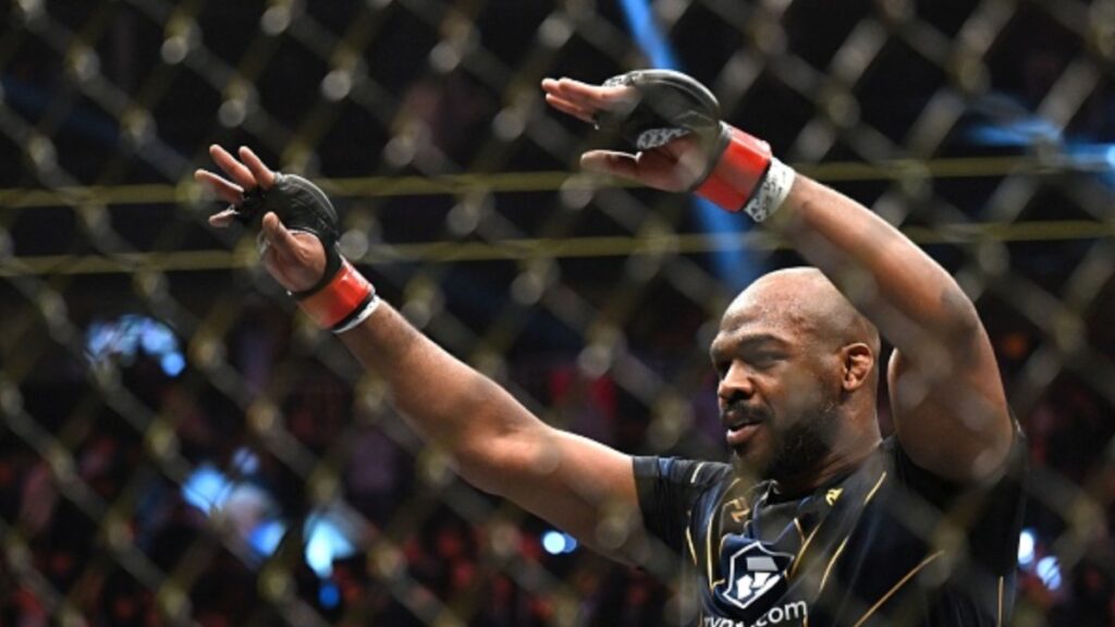 Jon Jones casts doubt on UFC return after bizarre tweets: 'Getting half my finger cut off in Las Vegas' 2 Jon Jones finger