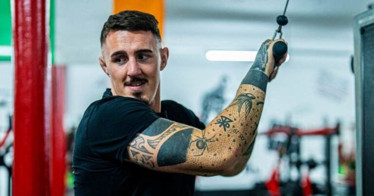"On my back with guys on top of me" - Tom Aspinall ready to out-grapple Curtis Blaydes at UFC 304