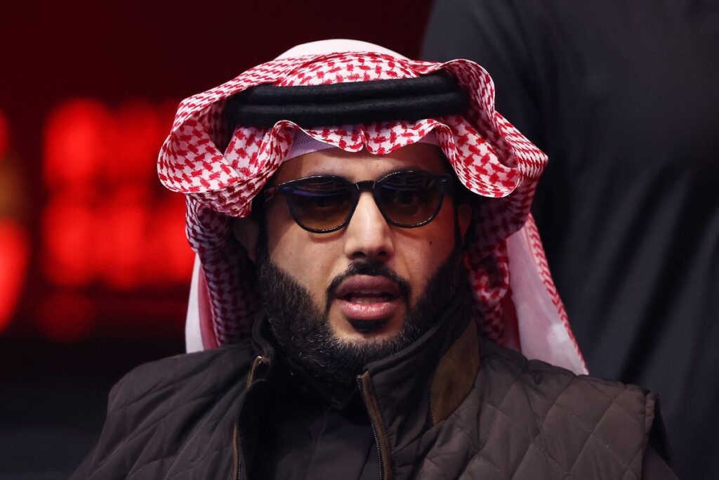 Turki Alalshikh calls Jake Paul illegitimate: "Do it against real fighters." 4 1877817717.0