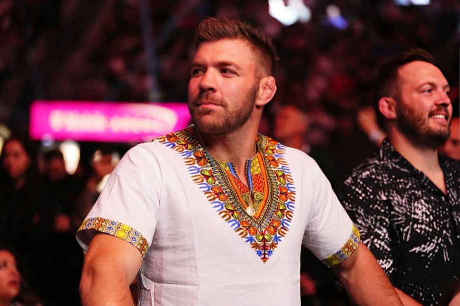 Dricus du Plessis laughs off Islam Makahchev middleweight threat: 'Everybody can dream' 2 29424370243