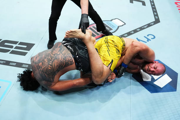 Junior Tafa slaps Valter Walker following phantom tap out - UFC 305 Highlights 3 Junior Tafa