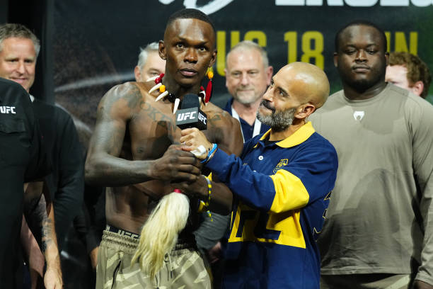 Israel Adesanya reacts to Dricus du Plessis servant jibe: 'That's rich coming from someone who owned slaves' 4 izzy 3